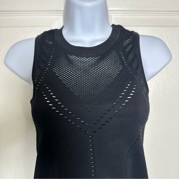 Athleta Black Sleeveless Fitted Tank Top - Picture 5 of 13